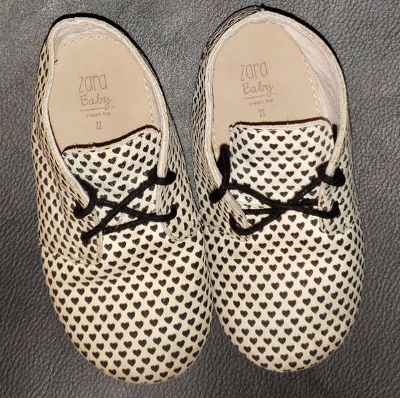 Zara Other - Zara Baby Hearts Boots Beige/Black Lace Ups (EU22)